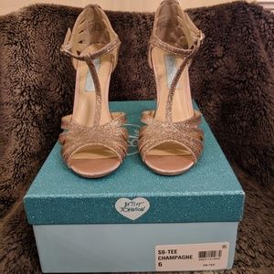 Betsy Johnson champagne glitter heels